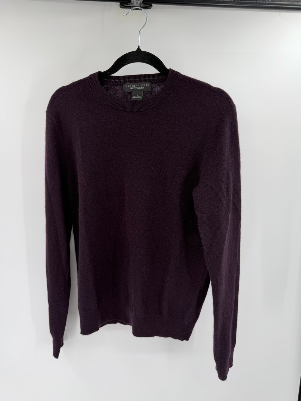 Bloomingdales the men’s store 100% Cashmere purple sweater small flaw